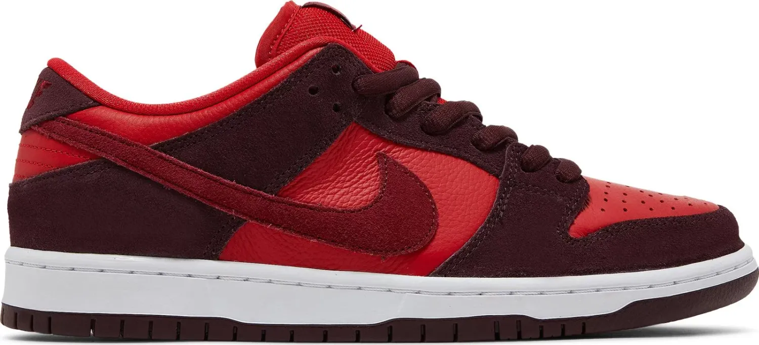 NIKE SB DUNK LOW CHERRY