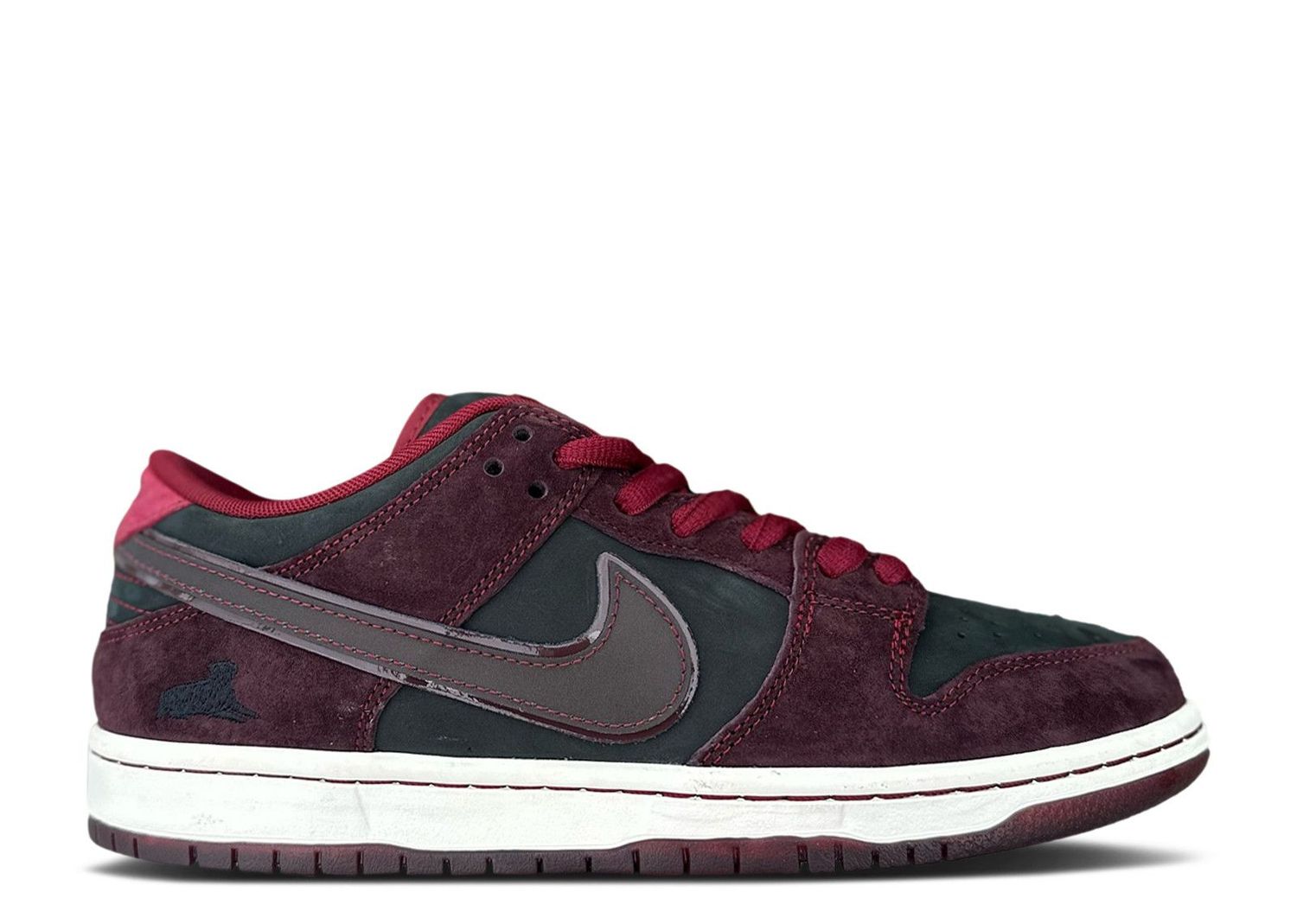 NIKE SB DUNK LOW X RIOT SKATESHOP