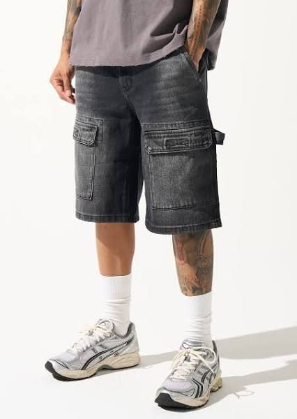 SERENEDE CAST DENIM BLACK SHORTS