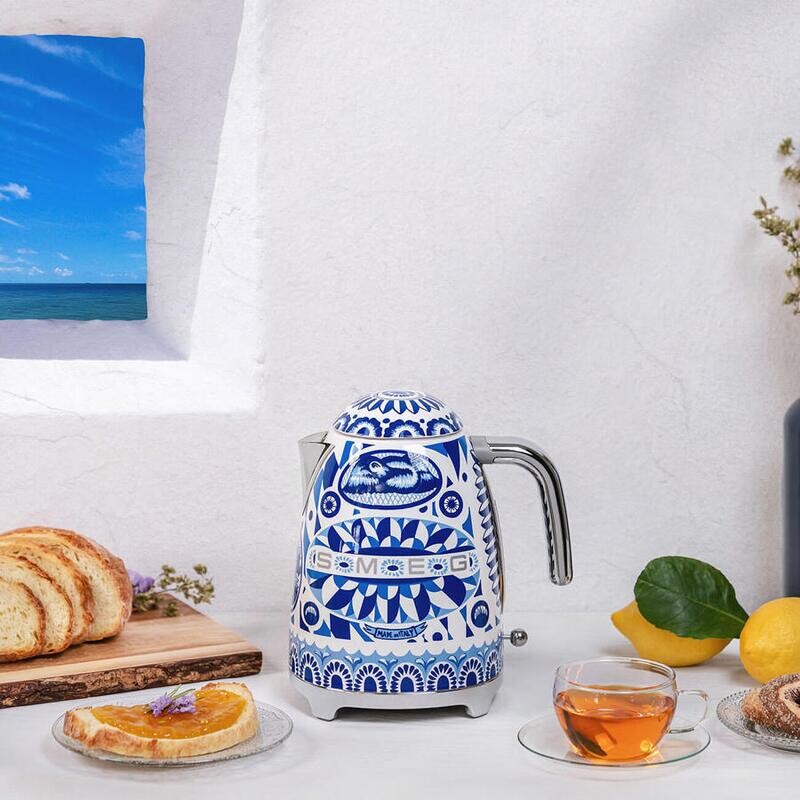 Smeg Kettle Dolce and Gabbana Blu