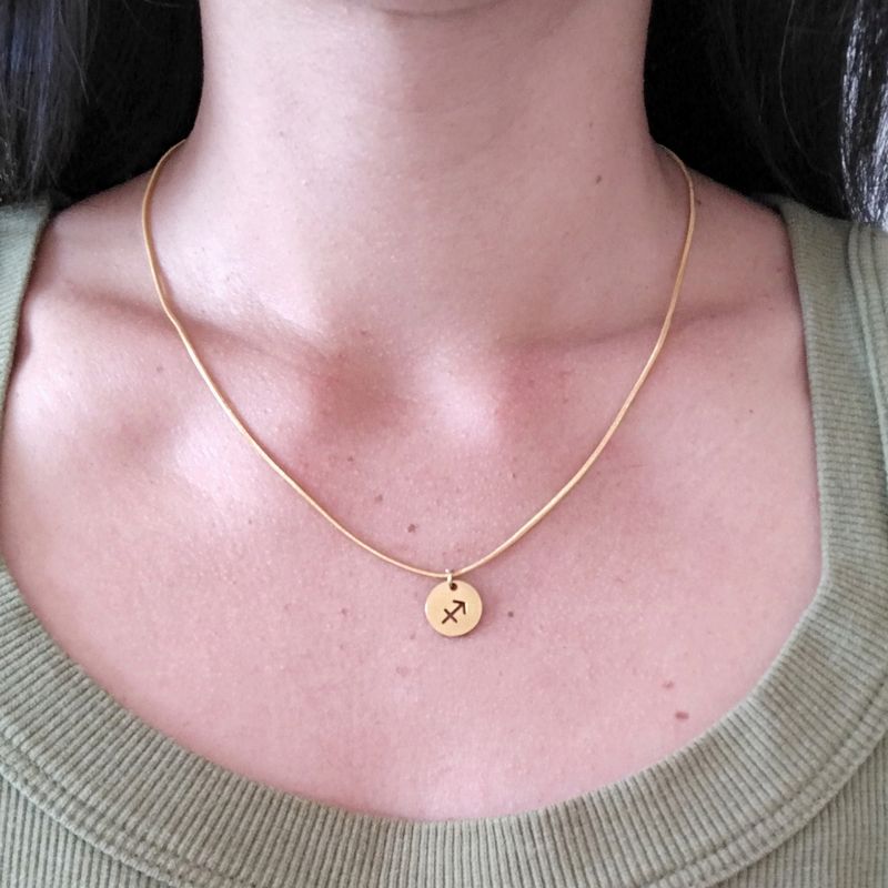Cadena con medallita de los signos