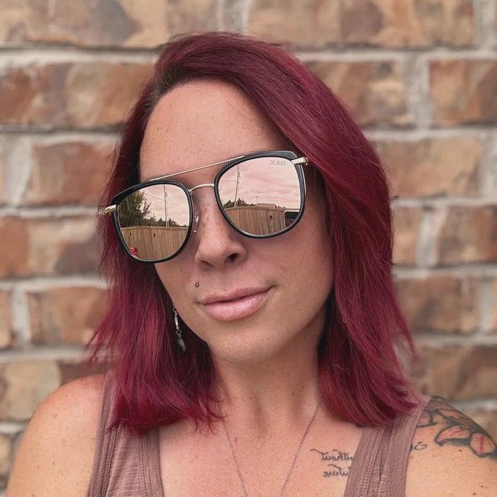Ivy in Gold Sunglasses