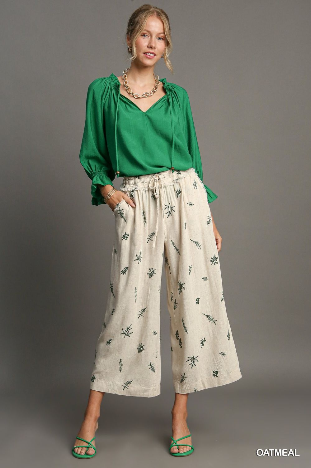 Linen Cropped Pants with Embroidery Detail