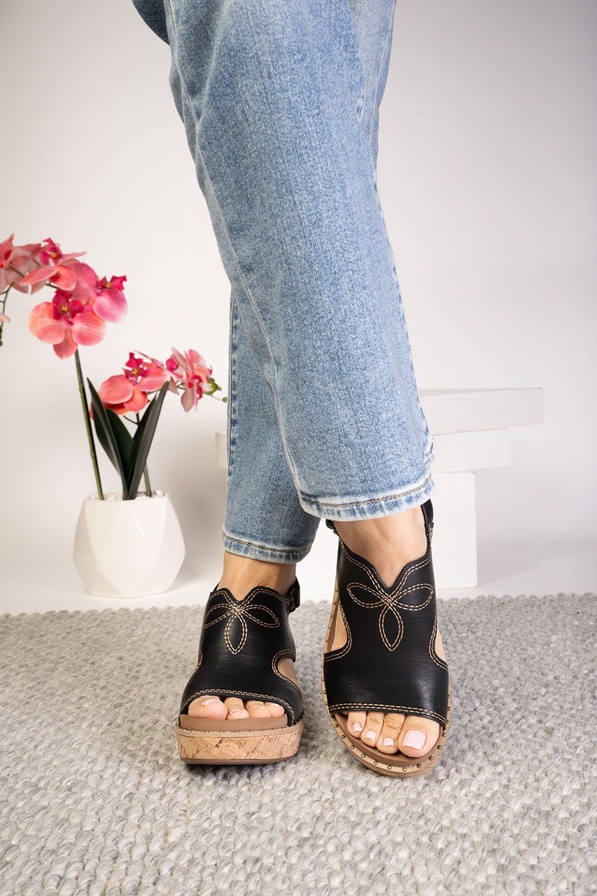 Darlin Boot Stitch Wedges - Black