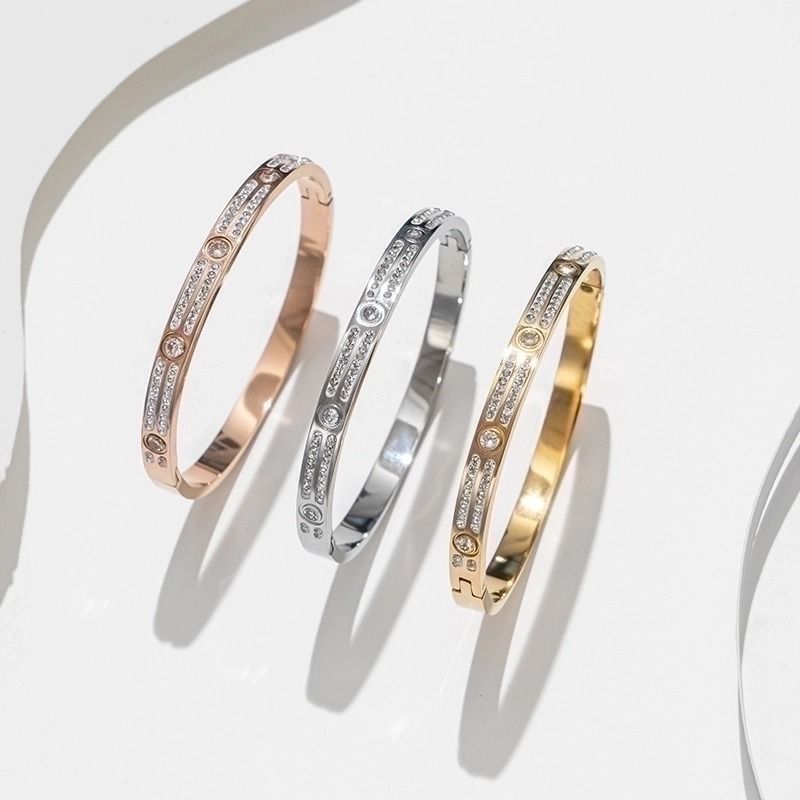 ELEGANT DIAMOND BANGLE
