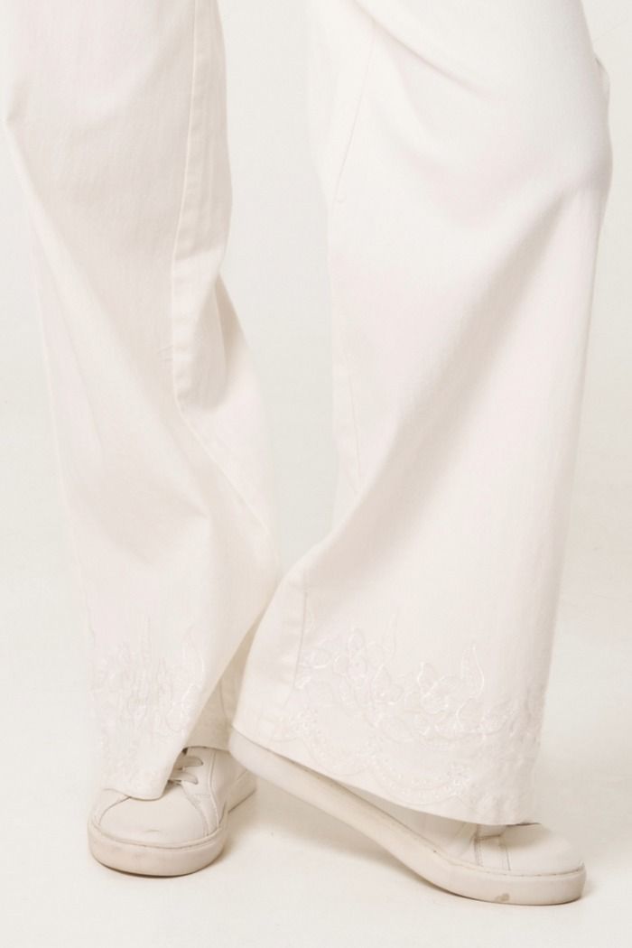 FLORAL EMBROIDERED WIDE ANKLE JEANS