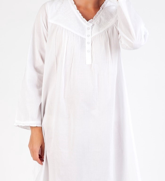 Nightwear White LONG Sleeve - Embroidered V-Neck, Size: XS