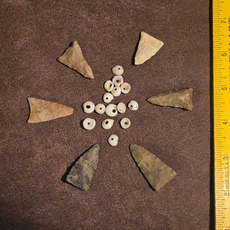 5 Triangle Birdpoints &amp; 15 Shell Beads SE Missouri