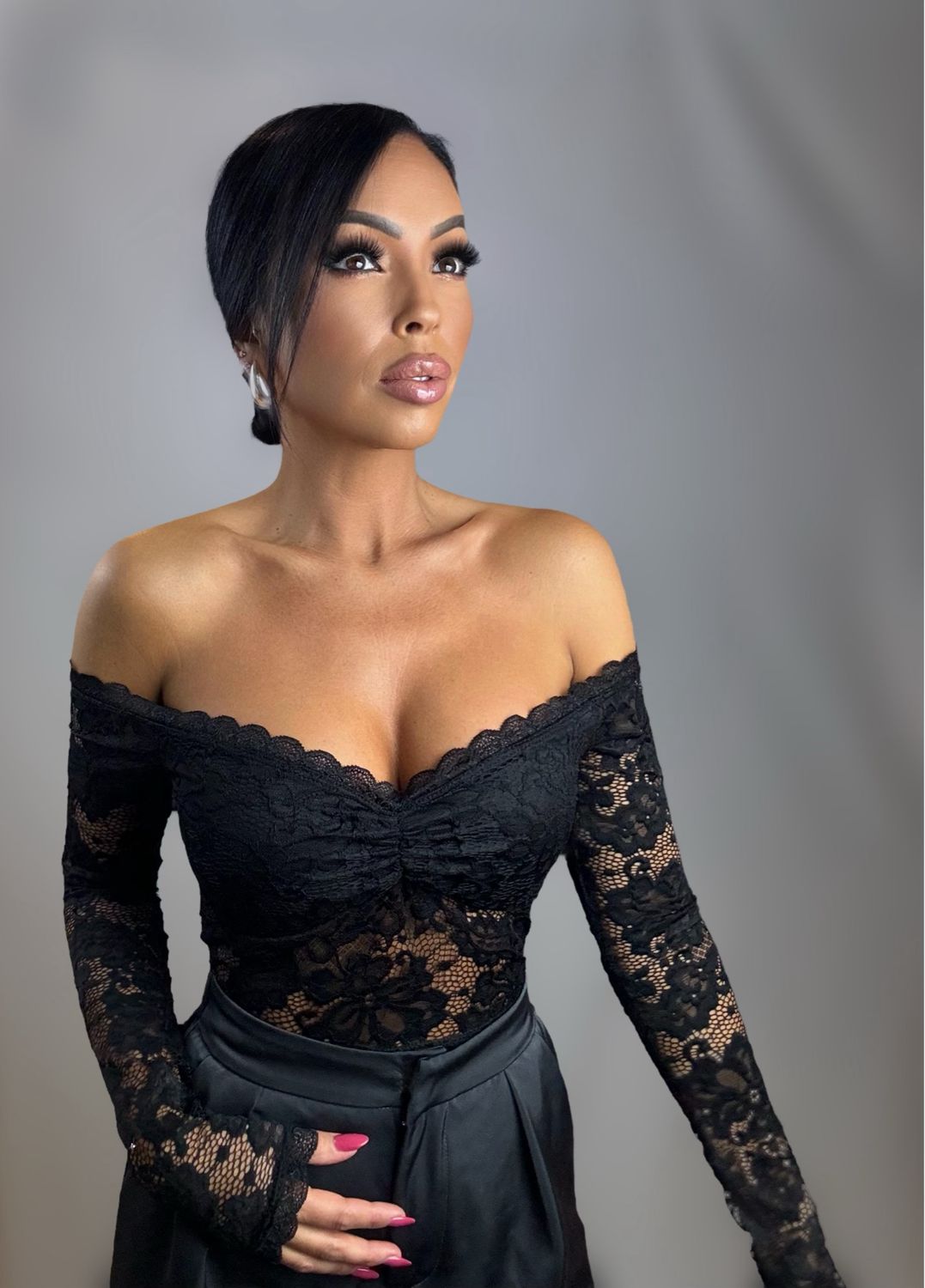 LACE OFF THE SHOULDER BLOUSE (BLACK)