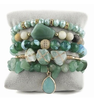 Stylish and gentle 5pc set of bracelets from natural stones/crystal glass