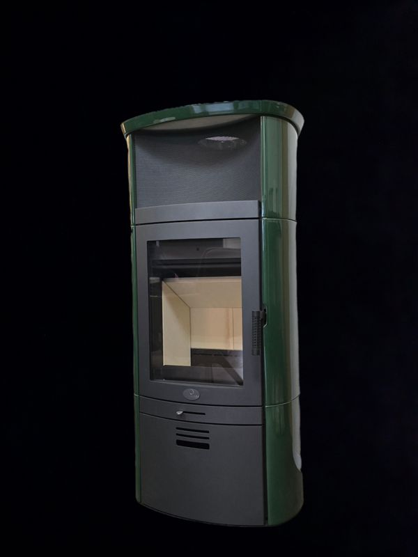 Kaminofen mit Warmhaltefach Max Blank ​Rio WF Keramik 6,5 kW english green mit Türgriff mattschwarz