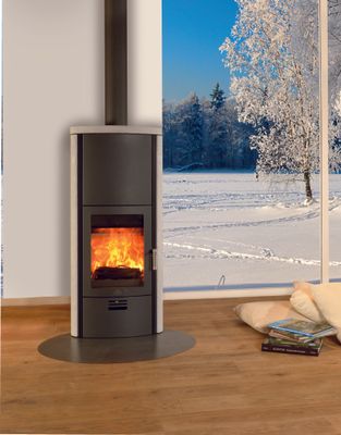Kaminofen Max Blank Toulouse SP 6,5 kW mit Natursteinverkleidung hellgrau gestrahlt und integriertem Speicherblock