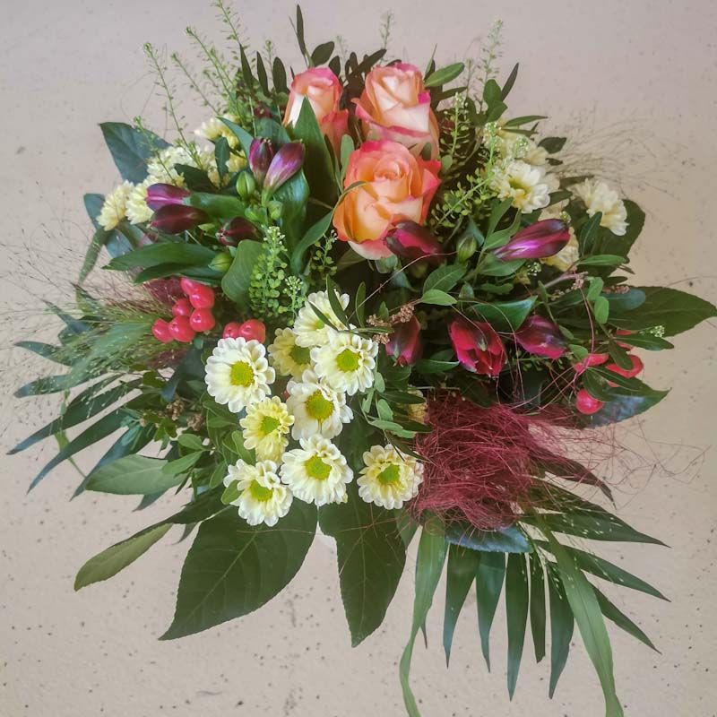 Strauss für Ihn und Sie; kräftige Farben, gemischte Blumenauswahl