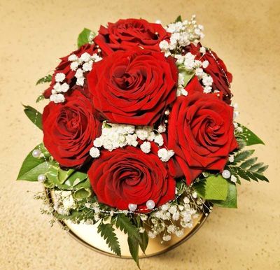 7 rote Rosen mit Perlendraht 7 rote Rosen mit Perlendraht