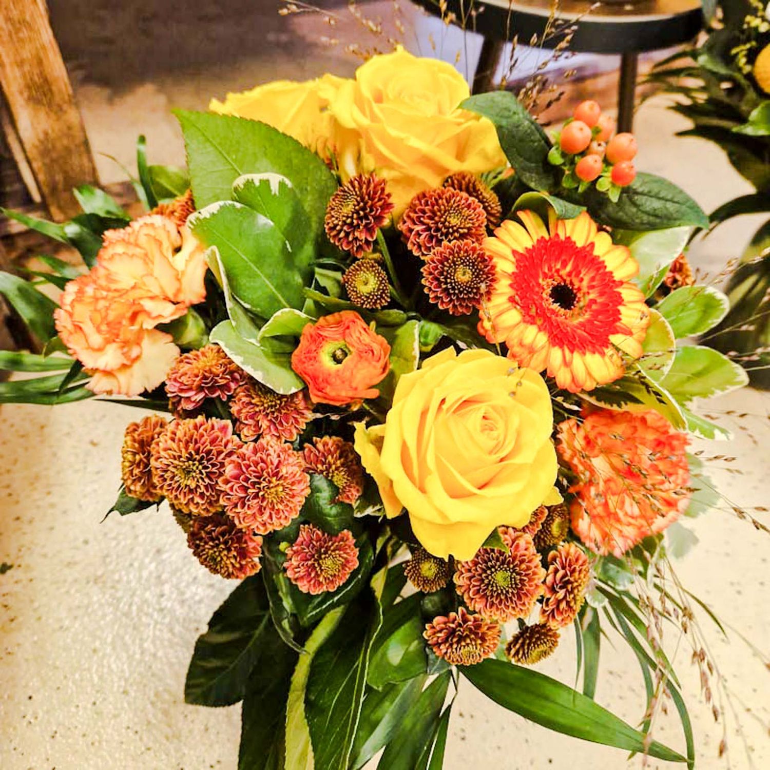 Sonnengelber Strauss mit gemischten Blumen Sonnengelber Strauss mit gemischten Blumen