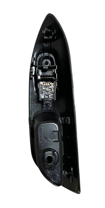 PULSANTIERA / COMANDO ALZAVETRO POST. DX NISSAN JUKE F15 2015 - 829601K12A