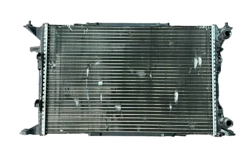 RADIATORE ACQUA RAFFREDDAMENTO MOTORE AUDI A4 B8 / 8K 2.0 D 2010 - 8K0121251R