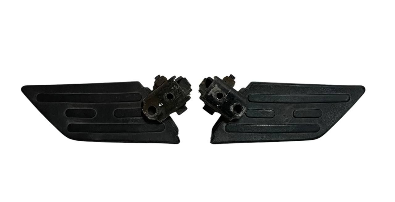 KIT PEDALINI / POGGIAPIEDI (DX + SX) PEUGEOT KISBEE 50 2012