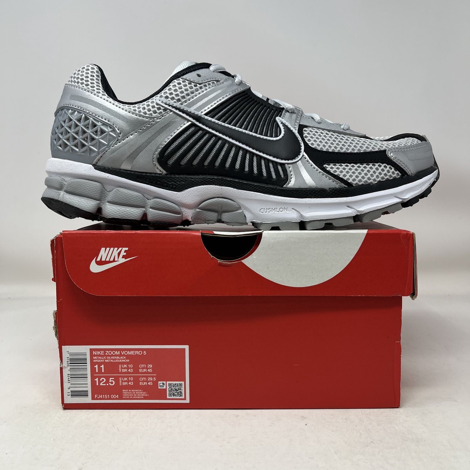Nike Zoom Vomero 5 Metallic Silver Black