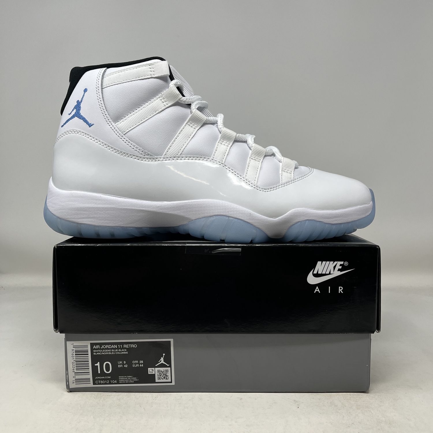 Jordan 11 Retro Legend Blue (2024) Used