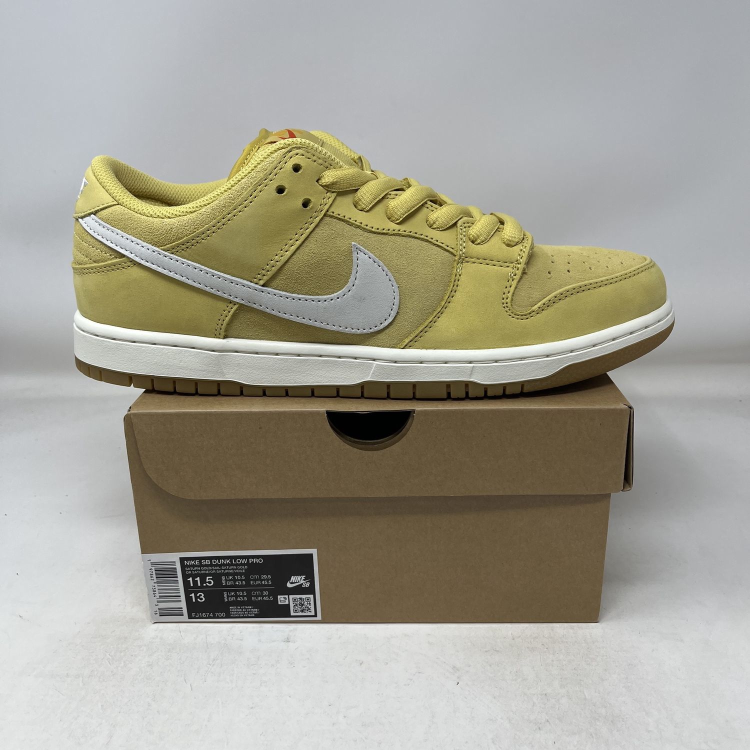 Nike SB Dunk Low Saturn Gold