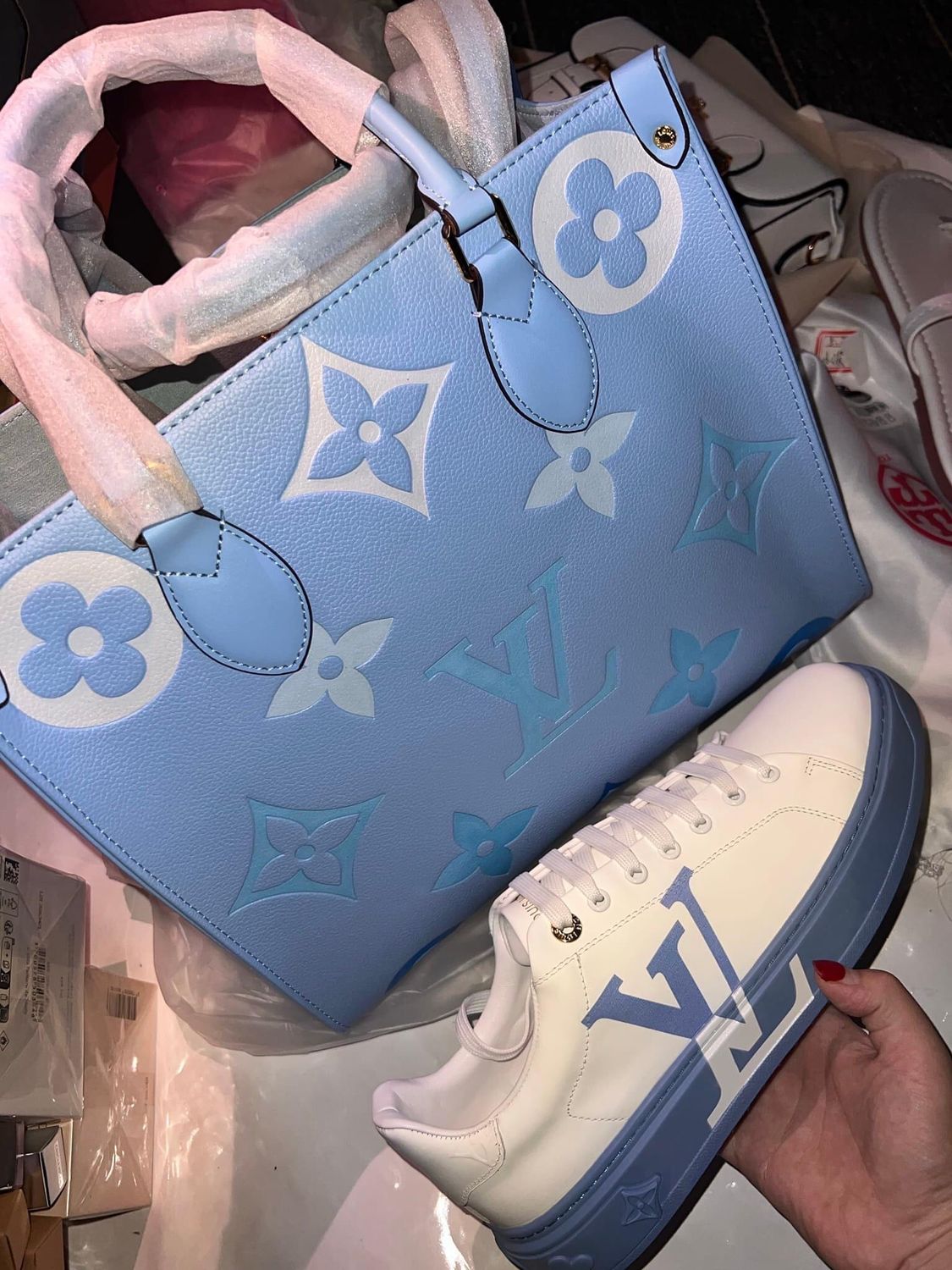 Louis Vuitton LV On The Go MM Summer Blue And Louis Vuitton Wmms Time Out Set