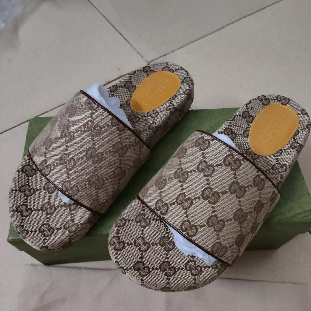 Gucci Supreme Slide Slipper GG 9