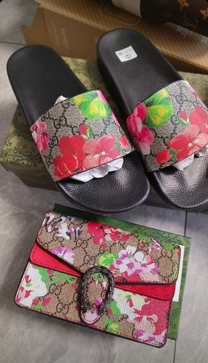GUCCI Women&#39;s GG Blooms Supreme Floral Slides Flip Flops And Handbag