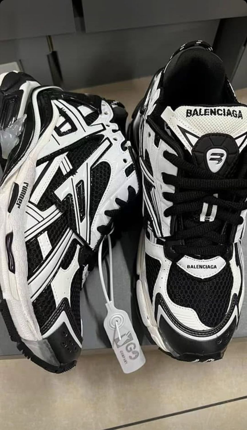 Balenciaga Runner Sneaker &#39;Black White&#39;