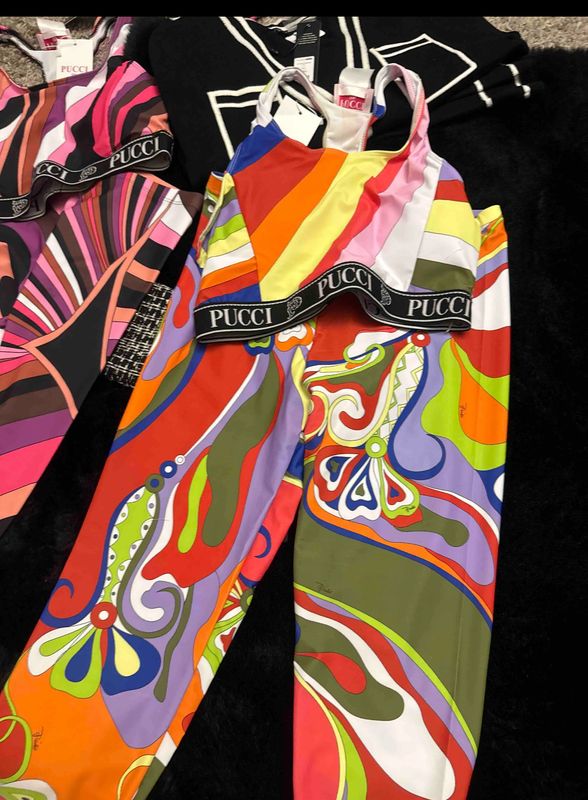 Women’s Clothing 