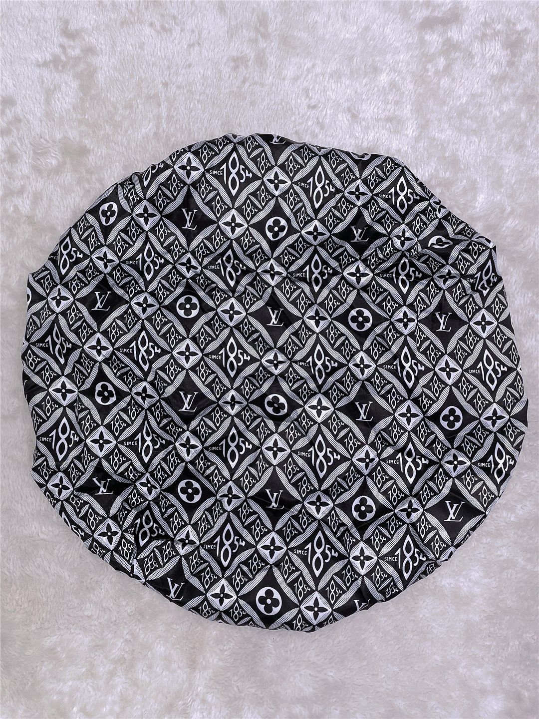 Black And White LV