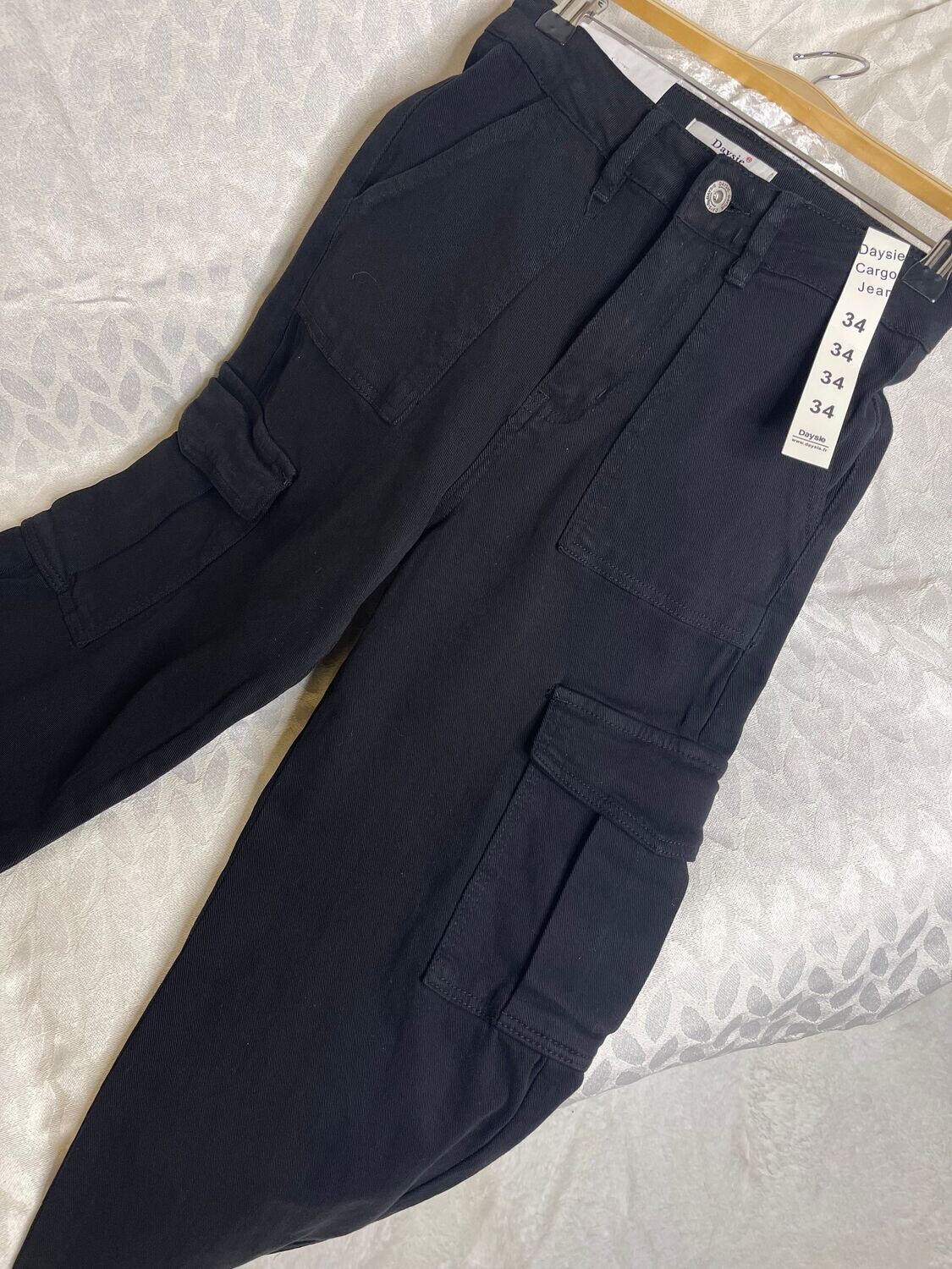 Pantalón negro pata ancha cargo