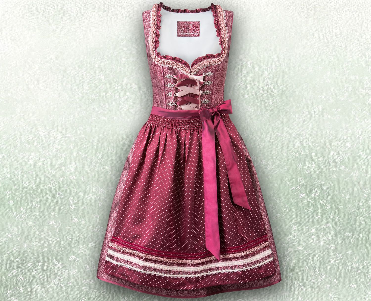Dirndl &quot;Ilsa&quot; bordeaux in Falten gelegter Rock mit einer Schubtasche fällt elegant
