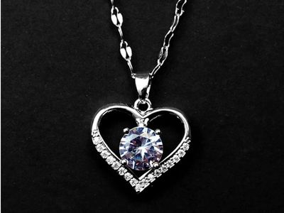 Necklace with heart pendant