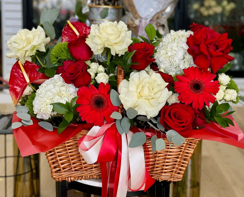 Scarlet Springs Basket