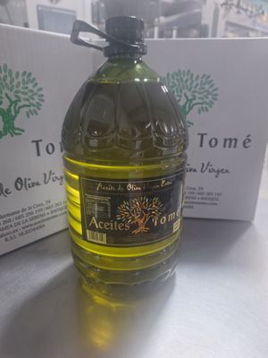 Caja de 2 garrafas de 5 litros de ACEITE DE OLIVA VIRGEN EXTRA---COUPAGE MANZANILLA Y CARRASQUEÑA. (Muy dulce y aromático)