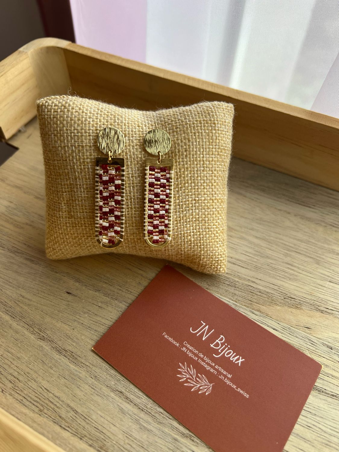 Boucle d’oreille tissé rouge
