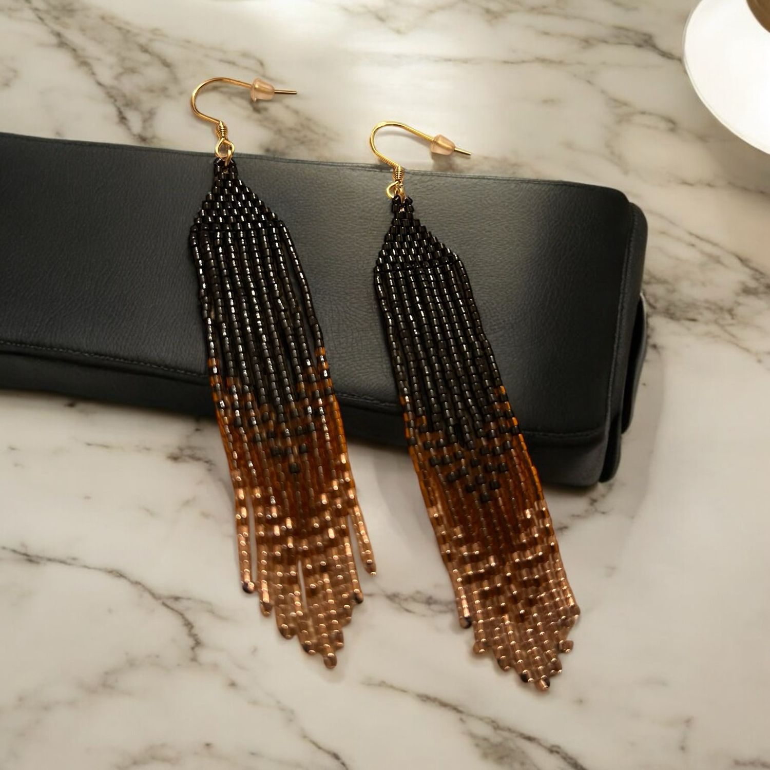 Boucle d’oreille brune