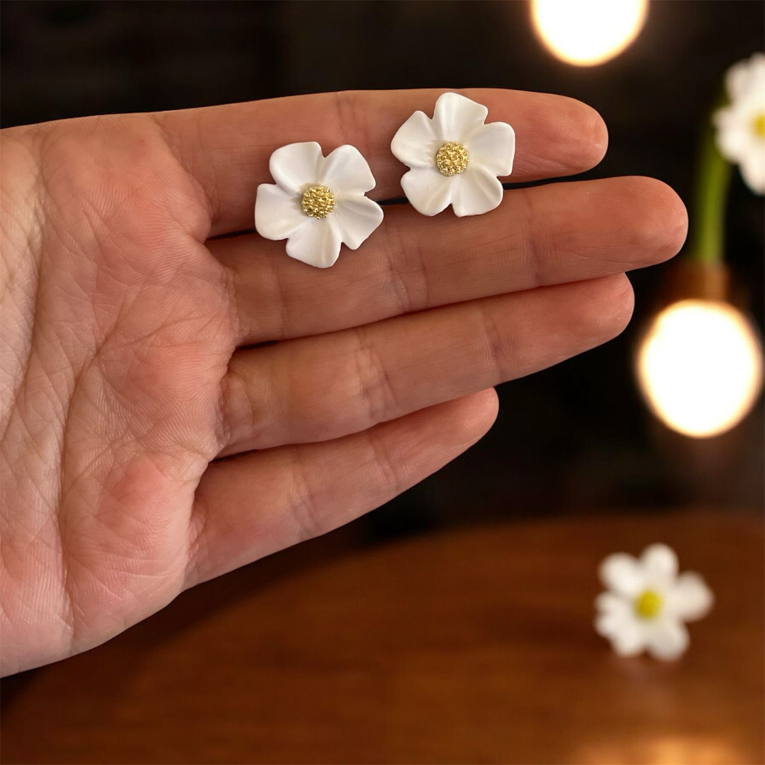 Puce fleur blanche