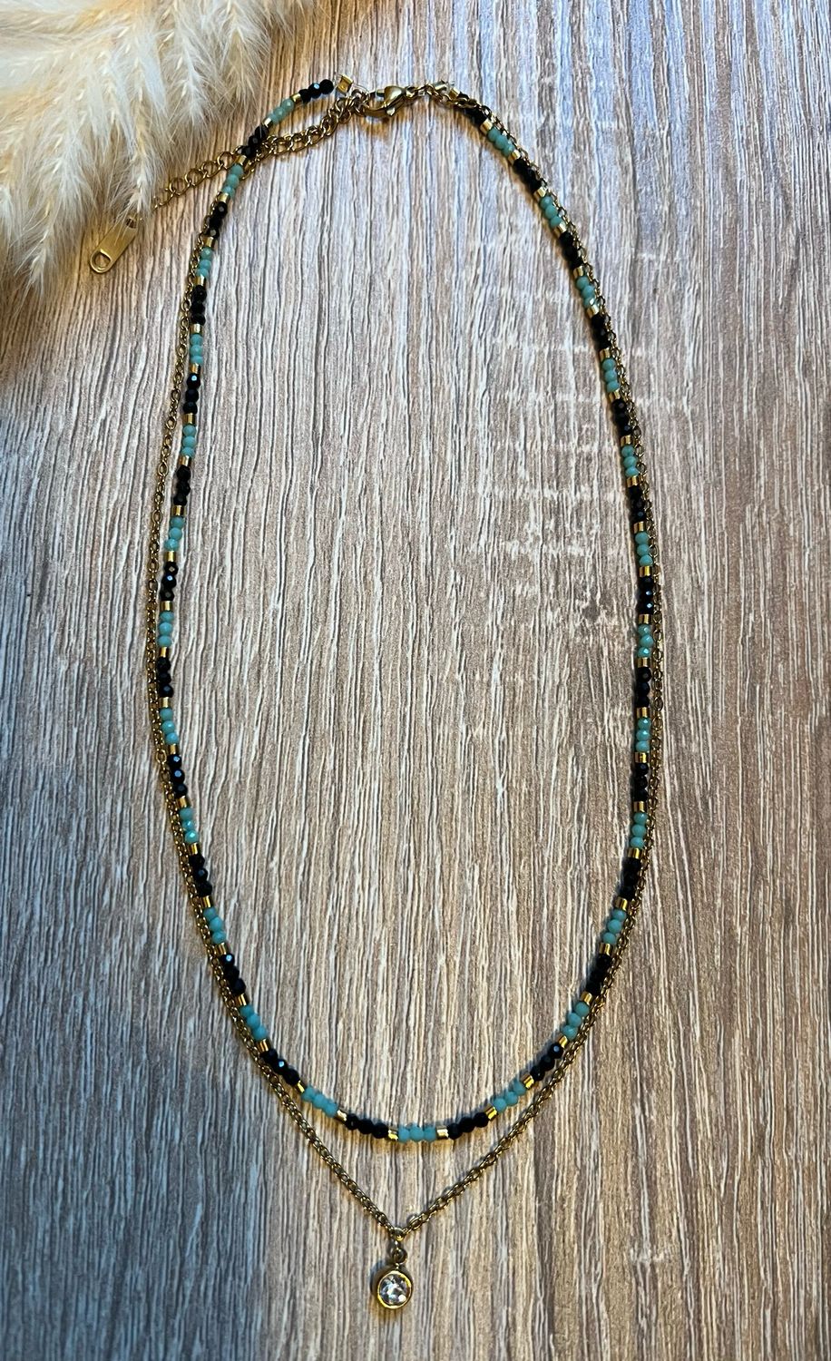 Collier noir et bleu