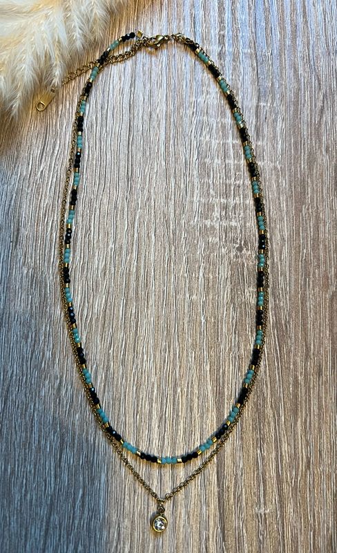 Collier noir et bleu