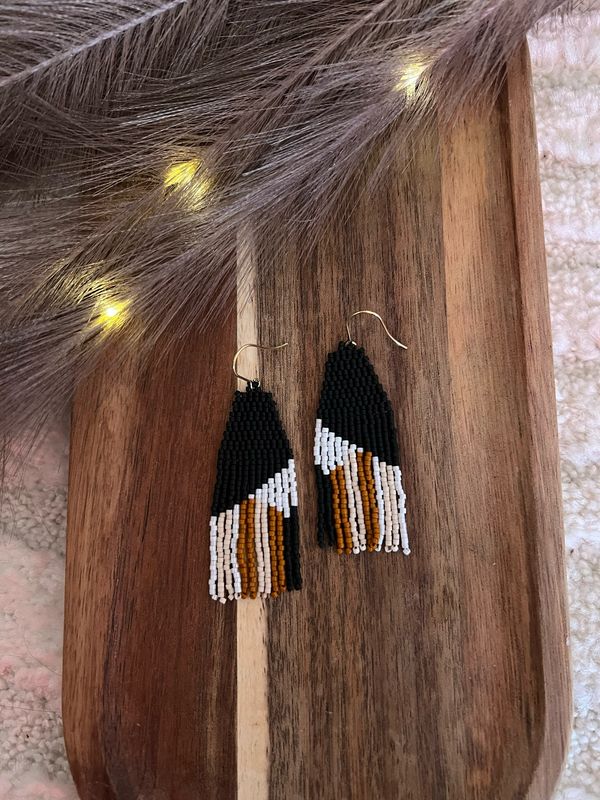 Boucle d’oreille beige