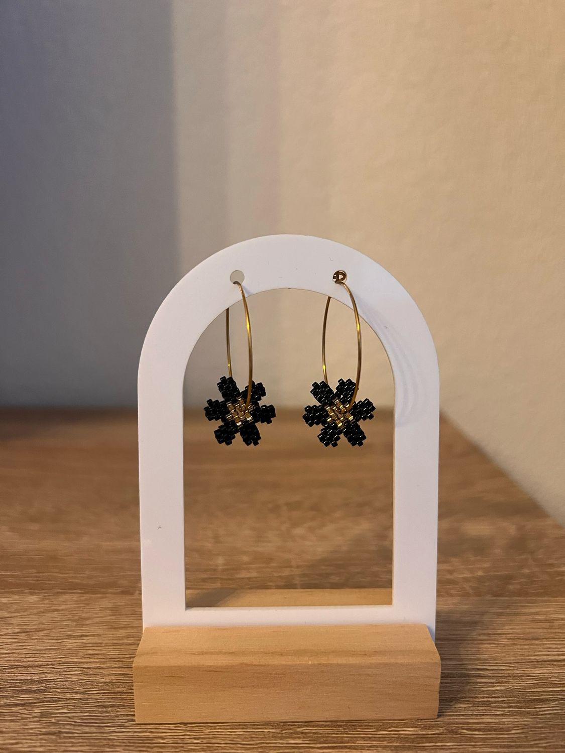Boucle d’oreille fleur noir
