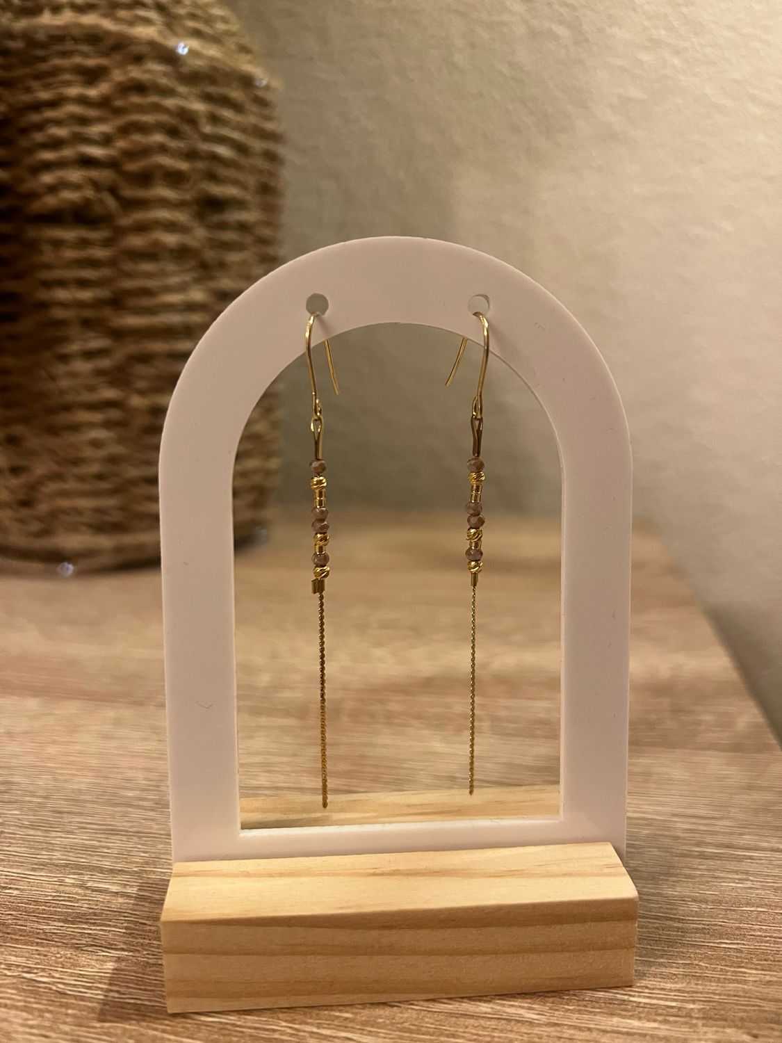 Boucle d’oreille beige