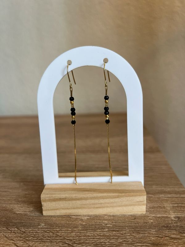 Boucle d’oreille fine noir