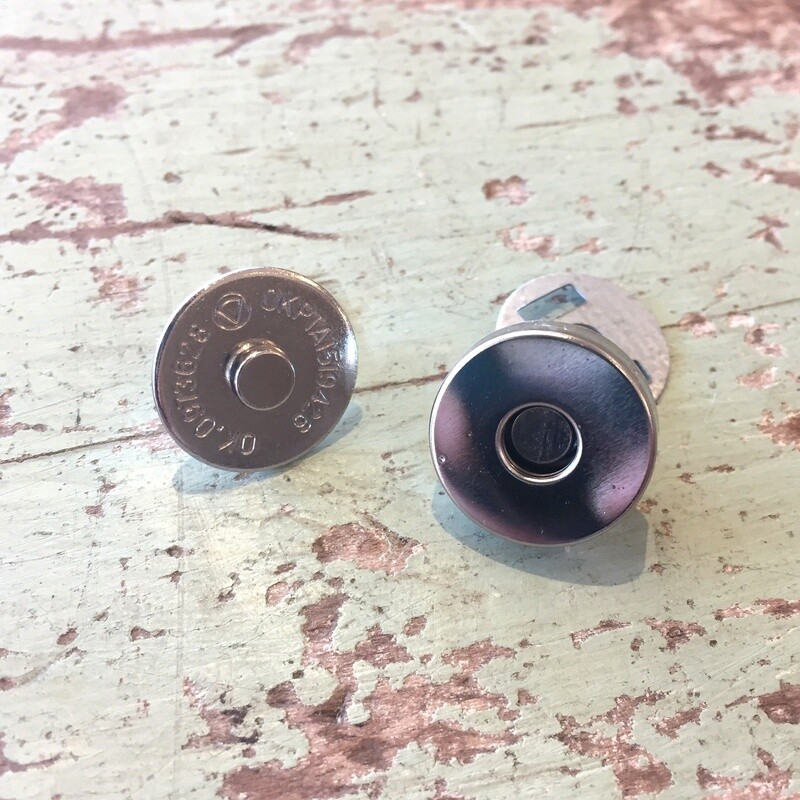 Merchant &amp; Mills Magnetic Snap