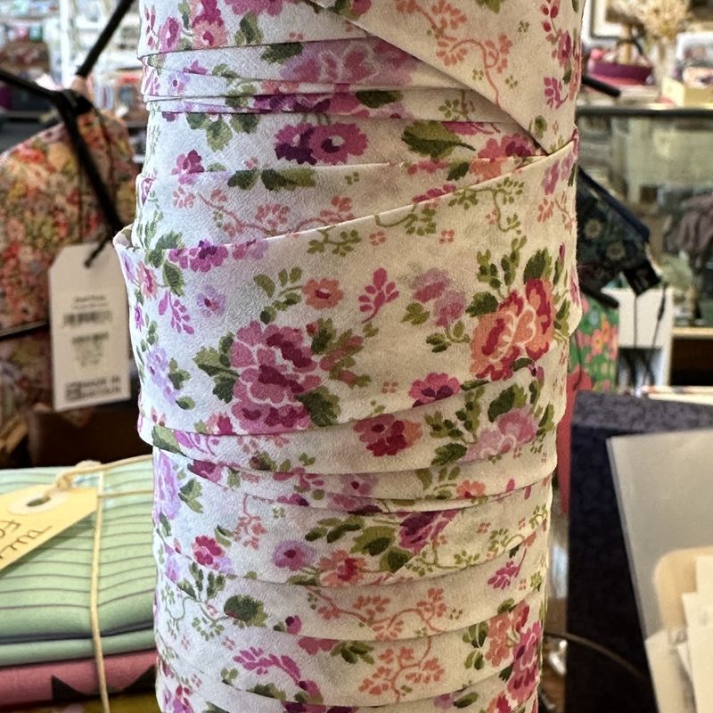 Calico &amp; Ivy Liberty Bias Binding, Print: Lizzie Rose Pink