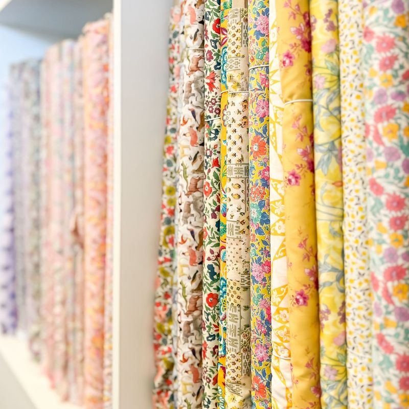 SALEラスト1点❤ハンドメイド　リバティネオンカラーベッツィ　雲のガーゼケット Liberty Fabrics Tana Lawn™