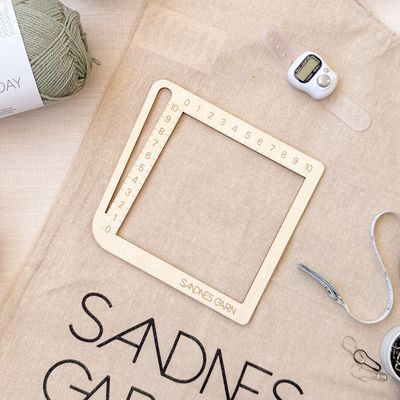 Sandnes Garn Wood Knitting Gauge