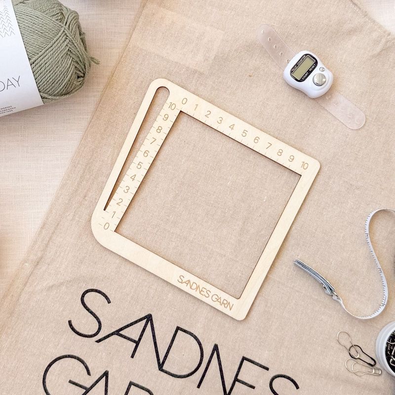 Sandnes Garn Wood Knitting Gauge